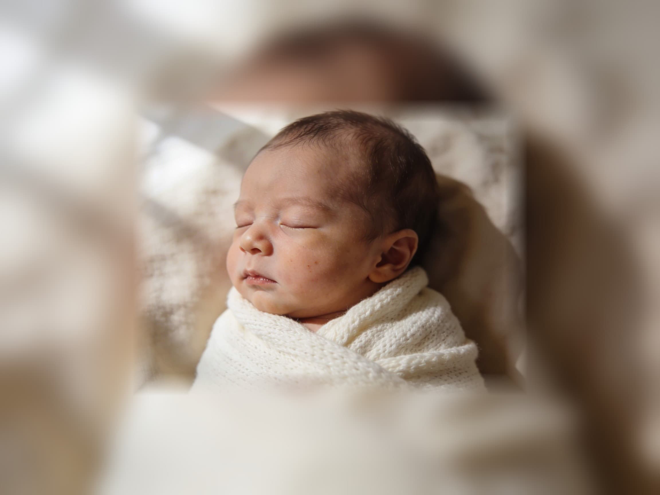 Photographe bébé en Belgique : séances nouveau-né et photos d'identité